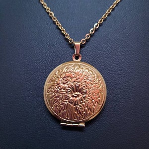 Vintage Gold Locket Pendant Necklace, 18K Gold Plated Stainless Steel Cable Chain Necklace, Memory Photo Picture Pendant Large Round Locket