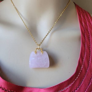 Collana con ciondolo a forma di borsa con grande gemma di quarzo rosa, collana con catena in acciaio inossidabile e oro 18 carati, regalo di gemma d&#39;amore incondizionato per lei.