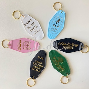 Llaveros personalizados con texto o logotipo estampados en lámina, llaveros retro de motel, llaves personalizadas al por mayor, regalo divertido de hotel, regalos de boda o fiesta.