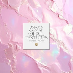 Puede incluir: Texturas rosa pastel y ópalo con un gráfico cuadrado que dice "Pastel Pink Opal Textures 12 x 12 in - 300 dpi". El fondo presenta una mezcla de tonos rosas con reflejos iridiscentes, creando un efecto suave y artístico.