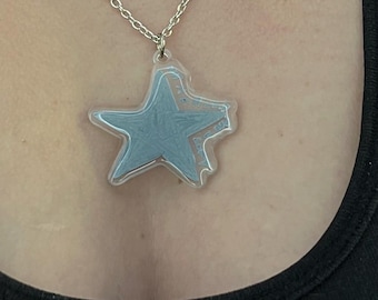 hmhas billie eilish necklace