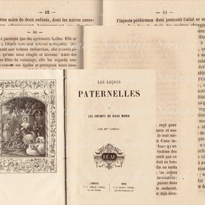 Puede incluir: Un libro abierto con texto e ilustraciones en franc&eacute;s. La portada dice "Les Le&ccedil;ons Paternelles" con el subt&iacute;tulo "Les Enfants du Vieux Marin". Una ilustraci&oacute;n enmarcada representa una escena familiar.