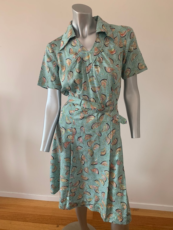 Vintage swirl pattern dress with collar