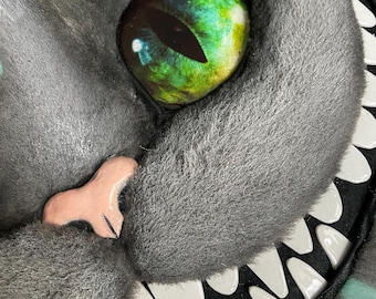 Big head Realistic Cheshire Cat Alice in Wonderland