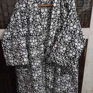 花柄ハンドメイドインド着物ローブ、日本の着物花嫁ローブ、着物カーディガン、ビーチウェア、コットンローブ、花柄着物ローブ、ナイトウェア