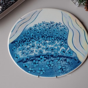 Arabia Heljä Liukko-Sundström &quot;Hei hurraa&quot; wall hanging , wall art plate 32 x 29 cm, vintage ceramic plate home decor