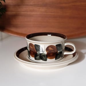 Arabia RUIJA, vintage tea cup and saucer 250ML hand painted designed by Raija Uosikkinen Made in Finland vintage ceramic