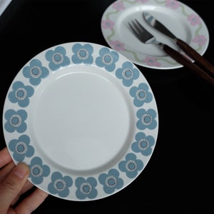2 pcs Arabia Villiruusu & Arabia Veera side plate, dessert plate 17 cm, vintage ceramic tableware Laila Hakala, Esteri Tomula image 6