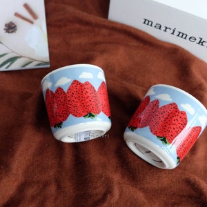 Taza de café sin asa modelo Marimekko mansikka fresa Oiva, taza de porcelana 2DL