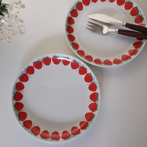 Arabia Finland Arabia POMONA MANSIKKA (Strawberry) vintage dessert plate, salad plate 19.5 cm vintage tableware, Raija Uosikkinen