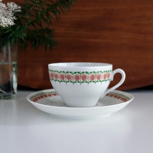 Arabia Finland Arabia Rosalind vintage coffee cup, teacup and saucer. Made in Finland, vintage porcelain tableware.