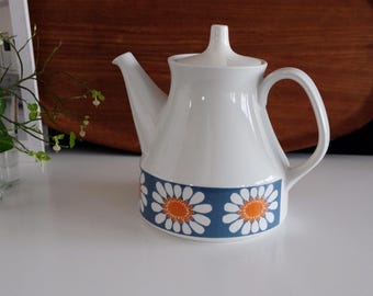 Figgjo “DAISY” Coffee Pot Designed and Made in Norway / Retro