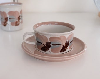 Arabia KORALLI tea cup with saucer. Hand painted tea cup 250ML, coffee cup, designed by Raija Uosikkinen. Vintage ceramics