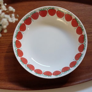 Arabia POMONA MANSIKKA (Strawberry) vintage deep plate, soup bowl 17.5 cm Arabia Finland. Raija Uosikkinen
