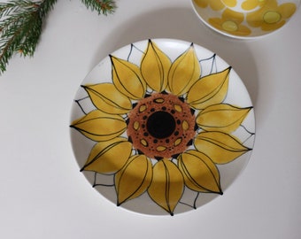 Arabia Finland Arabia AURINKORUUSU Sunflower Hand painted plate 20 cm vintage ceramic Hilkka Liisa Ahola design