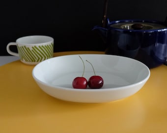 Marimekko Ilmo Oiva shape deep plate, porcelain bowl made for FINNAIR