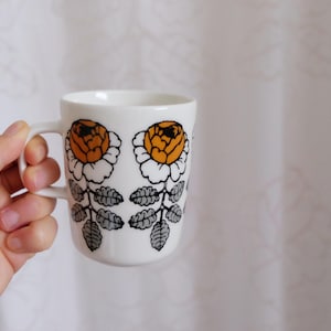 Marimekko vihkiruusu rose mug Oiva model porcelain coffee mug cup 2.5DL designed by Maija Isola
