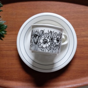 Arabia Finland Arabia Krokus Kaffeetasse mit Untertasse 150ML, Esteri Tomula Vintage Porzellan Teetasse, hergestellt in Finnland 1970er Jahre Vintage Geschirr