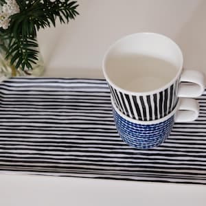 Marimekko Varvunraita Sperrholztablett, Servierplatte, Holzplatte, 32 x 15 cm, dekoratives Tablett Küchengeschirr, Vuokko Eskolin Nurmesniemi