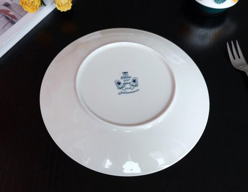Rörstrand "Sylvia" 250-årsjubileum vintage middagstallrik 24,5 cm, designad av Sylvia Leuchovius, serveringsfat bild 3