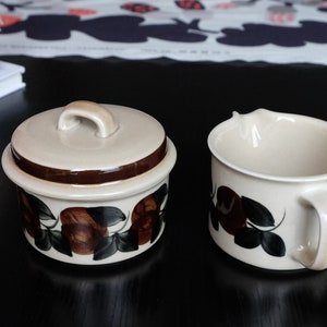 Arabia Ruija vintage sugar bowl and creamer hand painted vintage stoneware tableware, Raija Uosikkinen design image 4