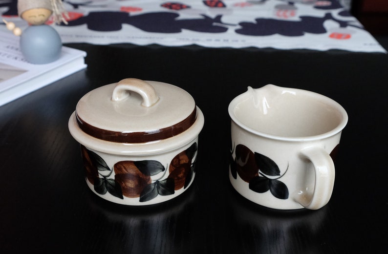 Arabia Ruija vintage sugar bowl and creamer hand painted vintage stoneware tableware, Raija Uosikkinen design image 4