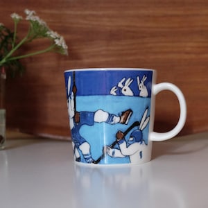 Arabia Heljä Liukko-Sundström pupu mug Urheilijapuput (2000) Sporty Bunnies, bunny mug Teema mug, Kaj Franck