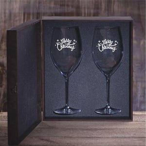 Personalized Wine Glasses Set of 2 – Custom Engraved Gift in Wooden Box, Christmas or Anniversary Gift