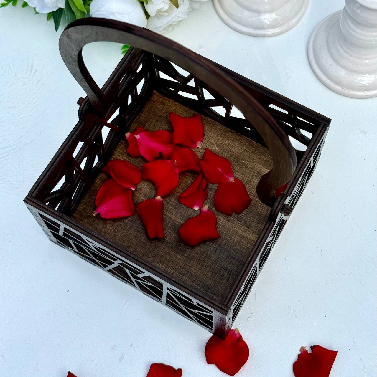 Voici le panier de la fille de la mariée Boîte de fille de
