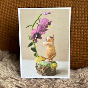 Geburtstagskarte „Der Mäuserich und das Spiel der Glockenblumen“~ professioneller, hochwertiger Druck auf mattem Naturpapier ~ Filzmaus