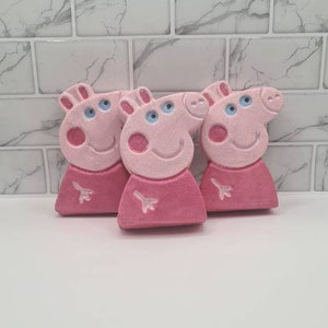 pig bath bomb, children's bath bomb, birthday gift, novelty bath bomb, animal lover gift, pig gifts, animal bath bombs, bath bombs uk