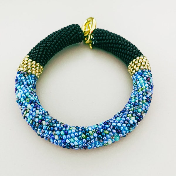 Kralen armband gehaakt blauw zwart goud | handmade by adinda