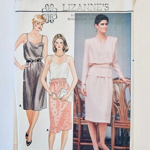 Op de afbeelding: Vintage naaipatroon voor een jurk met een rok en een top. Het patroon is voor maten 8-10-12. Het patroon is van Butterick en heet Lizanne's.
