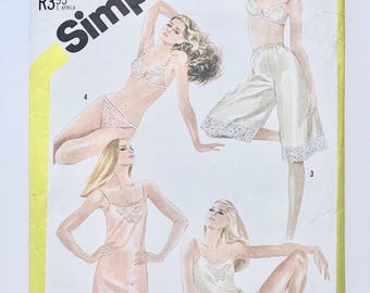 Simplicity Lingerie #8946 Size 14 Uncut Factory Folded, Vintage