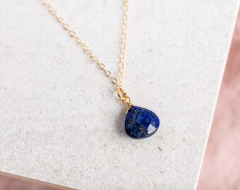 Collier en lapis-lazuli rempli d'or 14 carats - Pendentif délicat en pierres précieuses