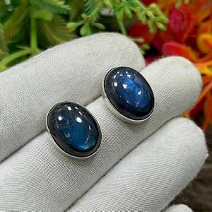 Pendientes de plata con labradorita azul, joyería delicada hecha a mano, pendientes bohemios ovalados de labradorita, pendientes minimalistas, regalo para ella, M-46