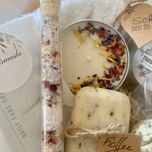 Wellness Geschenk Set Sommerblüten für Frauen SPA Wellness & Relax Box für Freundin Frauen Wohlfühlbox Geburtstag Rosenblüten Badesalz Bild 3