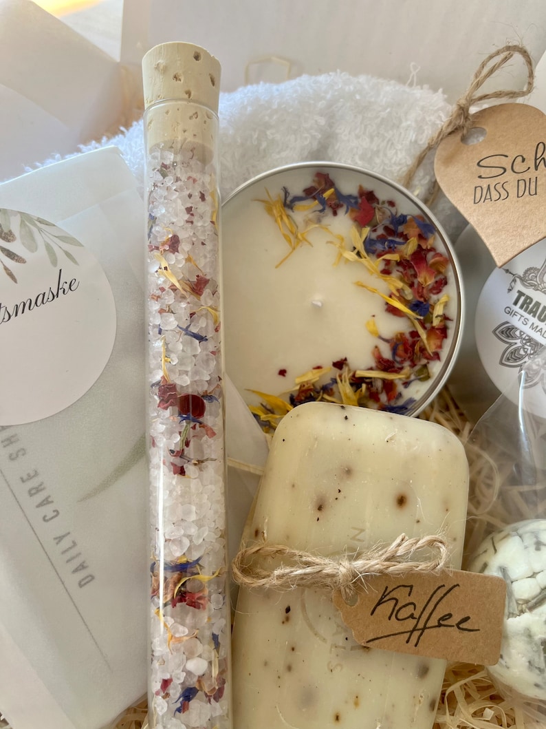 Wellness Geschenk Set Sommerblüten für Frauen SPA Wellness & Relax Box für Freundin Frauen Wohlfühlbox Geburtstag Rosenblüten Badesalz Bild 3