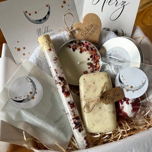 Sternzeichen Wellness Geschenk Set für Frauen SPA Wellness & Relax Box für Freundin Frauen Wohlfühlbox Geburtstag Rosenblüten Badesalz Bild 1