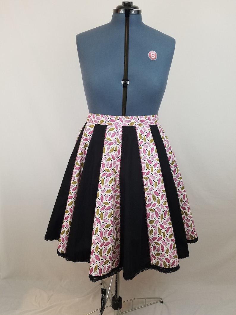 Leaf Black 16 Paneled Patchwork Size XL Extra Large Full Circle Skirt Waist Size 35.5 Length 23.5 Polka Dots Leaves Pink White