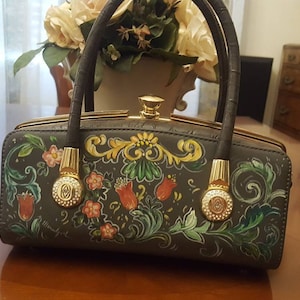 Rigid trunk bag. Sicily Handpaint Décor. Hand painted. Decorations of Sicily. Short handle. Neck handle. Decorated with washable colors.