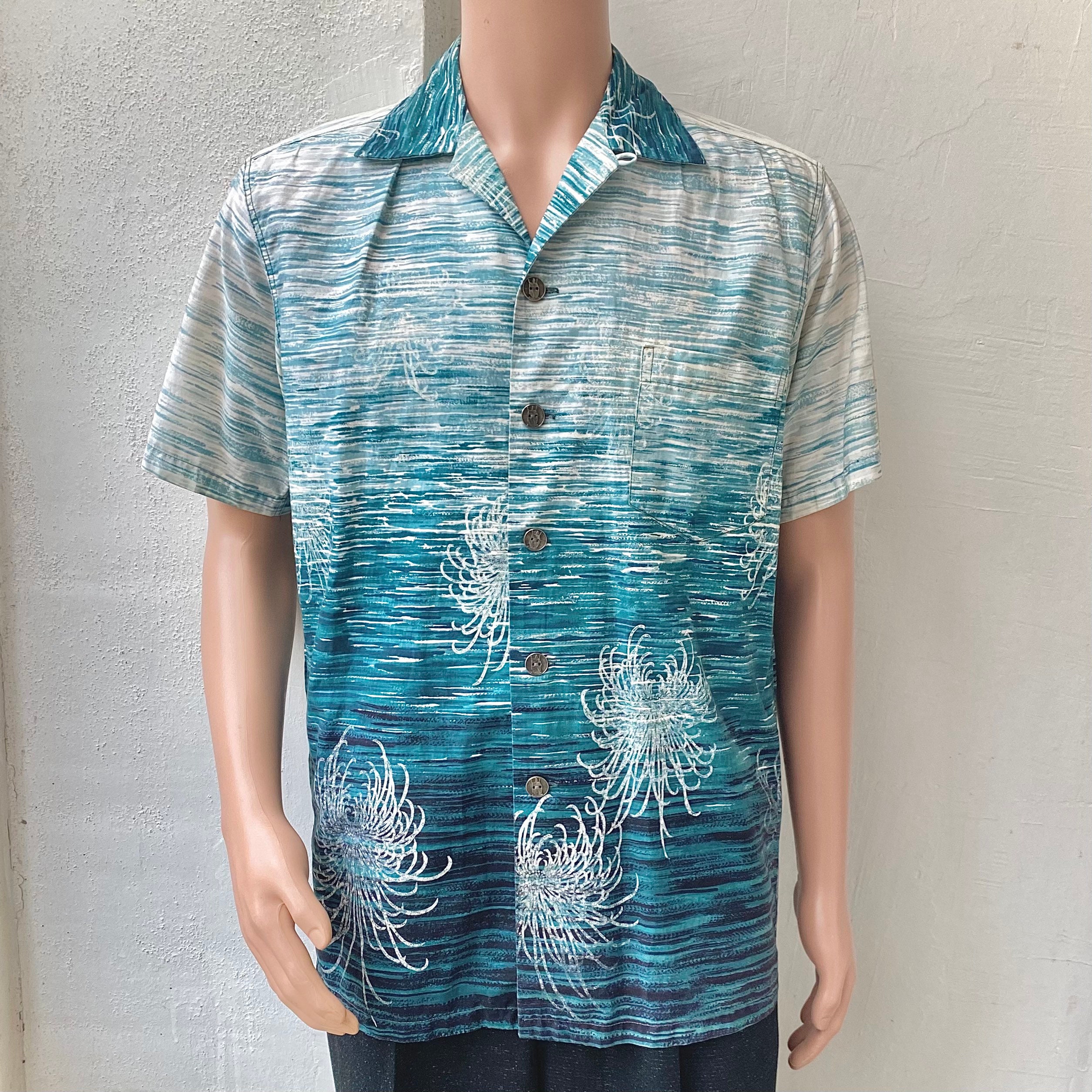 Image of Absolutely Stunning 1950S Kamehameha Graduated Turquoise/ Sea Foam Green Design Cotton Shirt Metal Motif Buttons Size Large Great Condition