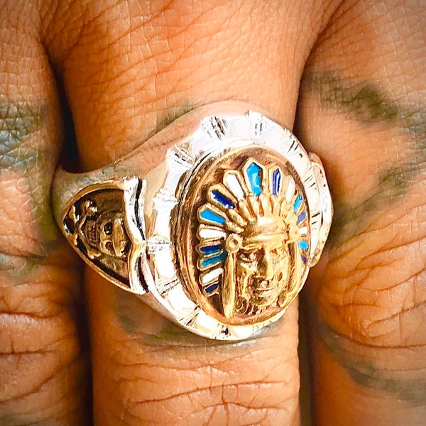 VENTE DE NOUVEAU DESIGN années 1940 50s 60s Turquoise Blue White Enamel Feathers Native American Indian Skull & CrossBone Sides Mexican Biker Ring vintage