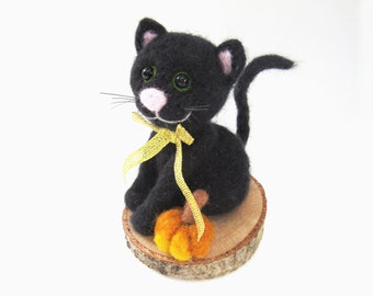 Needle Felted Cat, Handmade Miniature Black Cat, Halloween Decor, Unique Gift, Kids Room Decor, Cat Felted Ornament Cute Gift, Halloween Cat