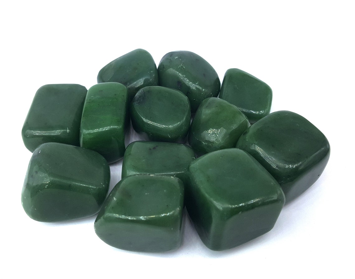 450 Gramm schöne Nephrit Jade grüne Farbe Tumbles Hand made by | Etsy