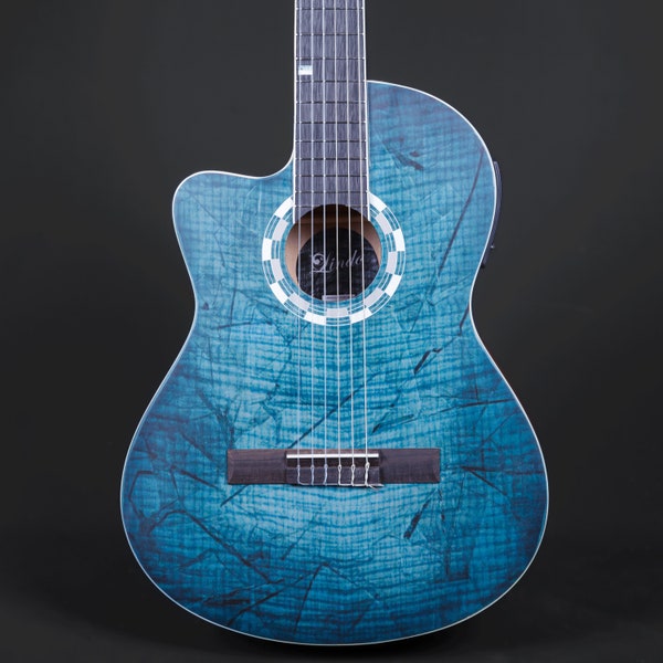 Lindo B-STOCK linkshandige 960CEQ Picasso blauwe klassieke elektro-akoestische gitaar en 10 mm gevoerde hoes (kleine cosmetische onvolkomenheden)