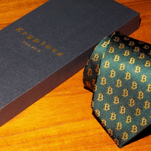 Bitcoin Seidenkrawatte Royal Grün - 100% Seide. Geliefert in Präsentationsbox. Kryptische Währung für Männer - Bräutigam Krawatte - Groomsmen Geschenk - Krypto Geschenk