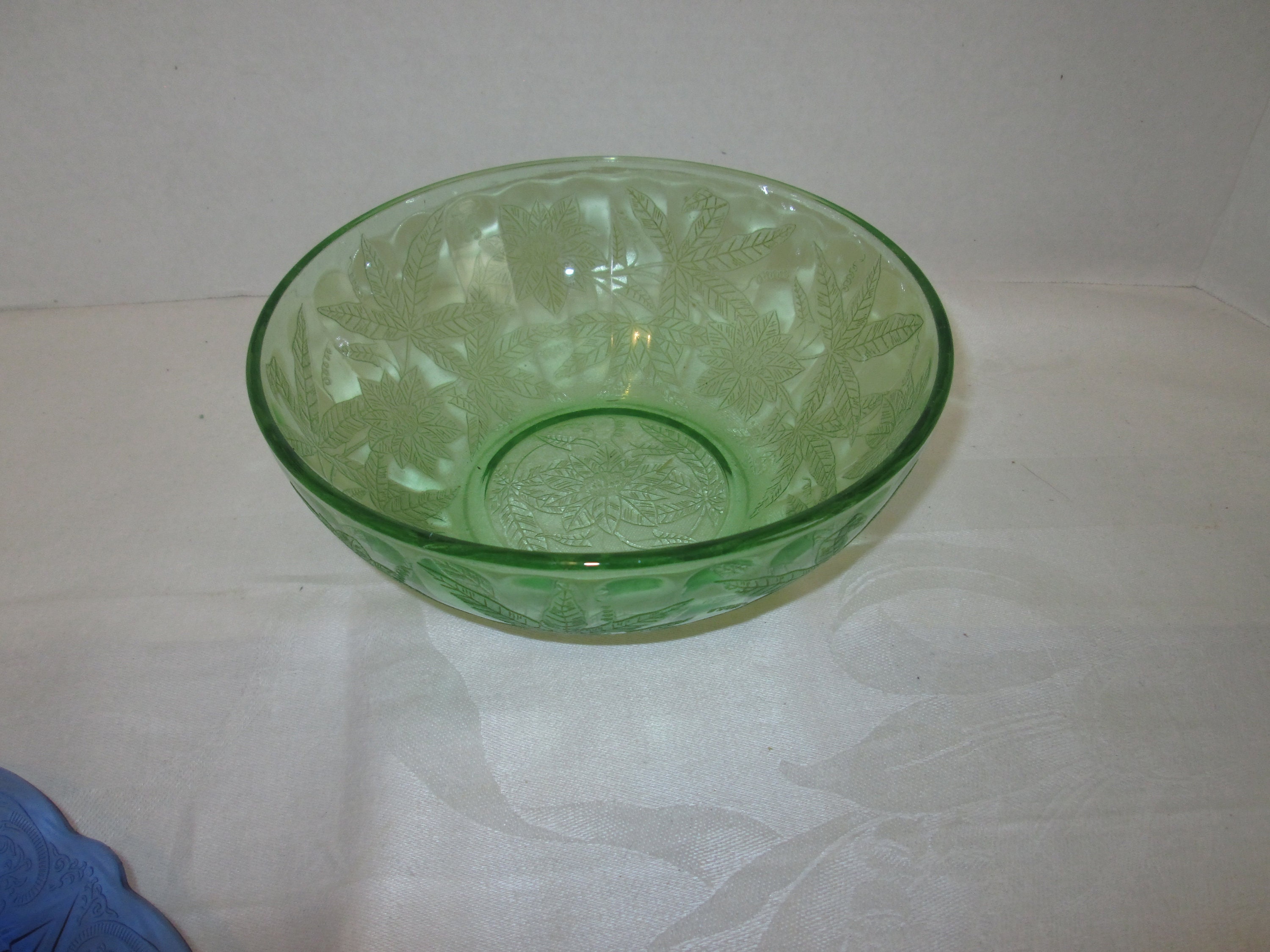 Green Glass Bowls : r/HelpMeFindThis