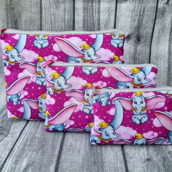 Kosmetiktasche Dumbo Mäppchen & Schlüsselanhänger Set grau pink Elefant Fliegen Comic Disney Sterne Kulturtasche Kinder Handmade Geschenkset