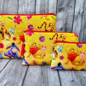Kosmetiktasche Winnie Pooh Mäppchen & Schlüsselanhänger Set Bär I-Ah Comic Tigger Ferkel Kulturtasche Kinderserie Handmade Geschenkset